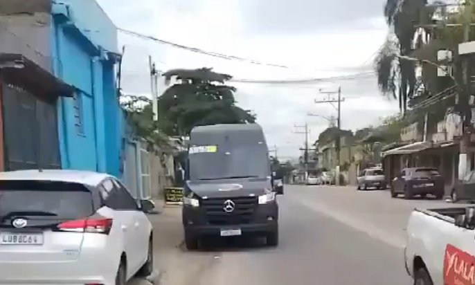 Van do Sorriso Maroto é roubada e abandonada na Baixada; Vídeo