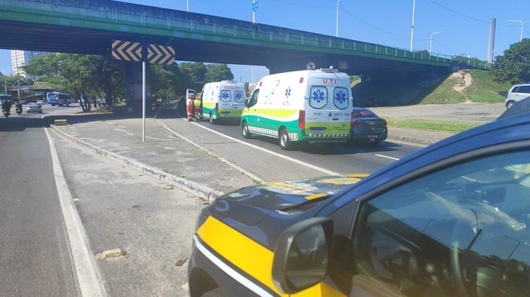 PRF auxilia grávida em trabalho de parto na Ponte Rio-Niterói