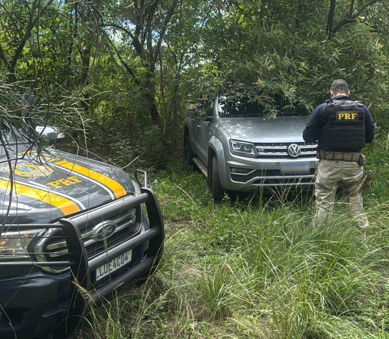 PRF recupera veículo roubado após confronto armado em São Gonçalo