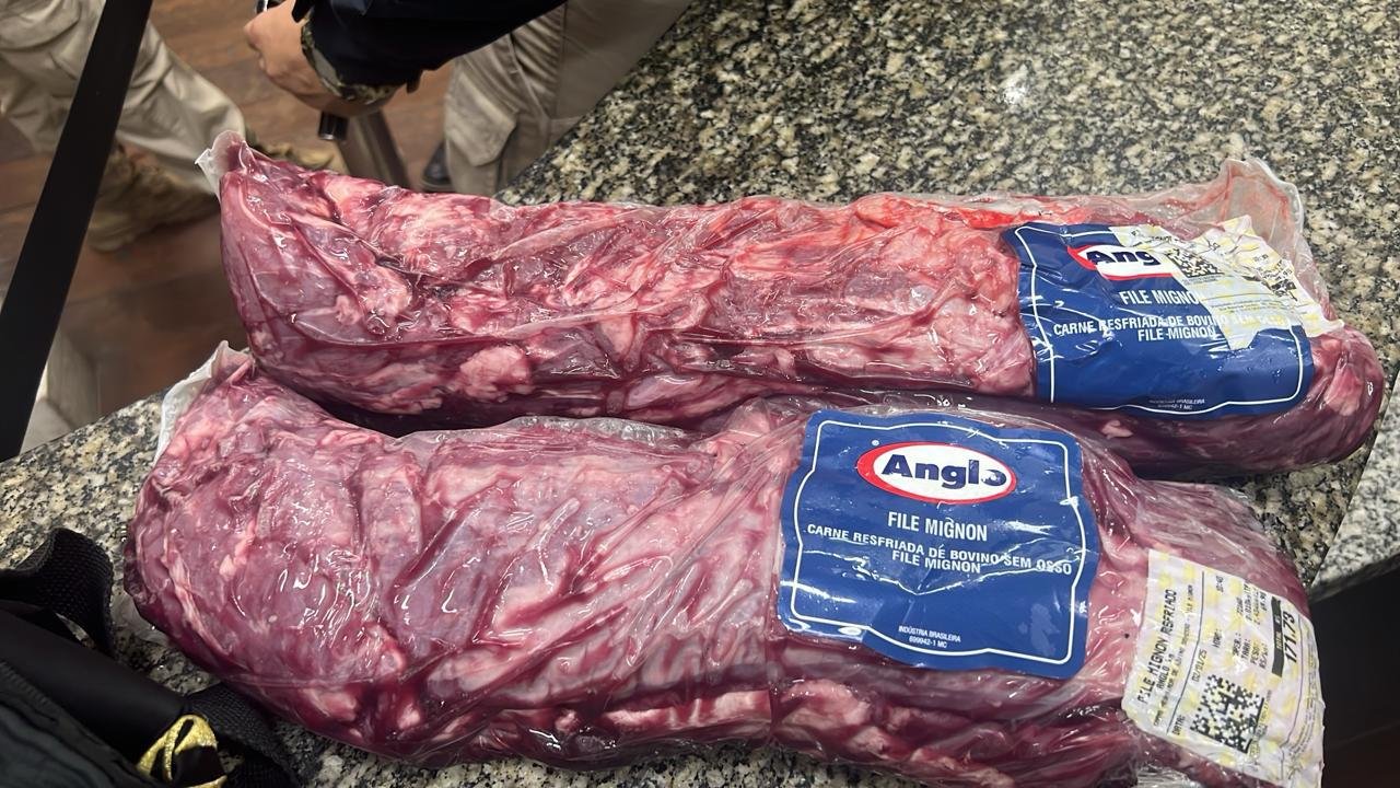 Mais um roubo de carne em um supermercados desta vez a acusada foi presa por policiais do 12ºBPM (Niterói-Maricá)