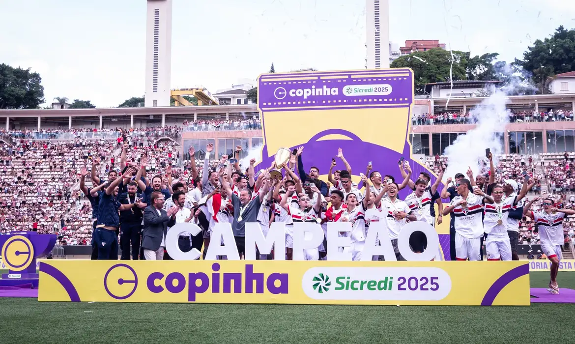 São Paulo vira sobre o Corinthians e é pentacampeão da Copinha