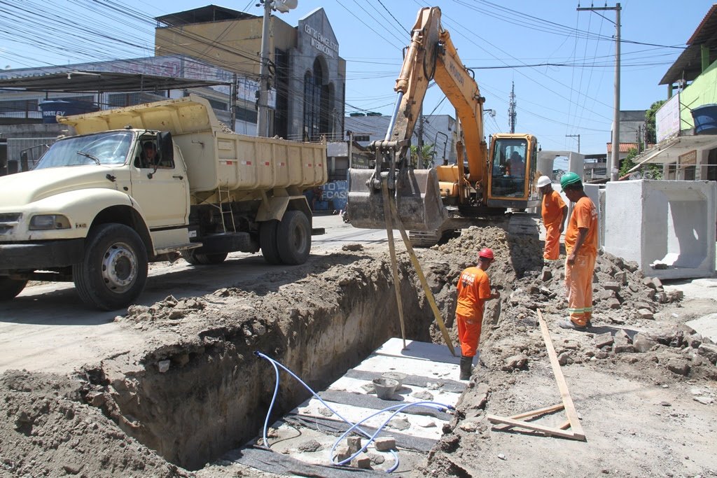 Obras de macrodrenagem na Avenida Paula Lemos avançam