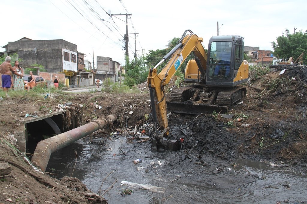 Gonçalenses comemoram atuação do Programa Limpa Rio que realiza ações nos bairros