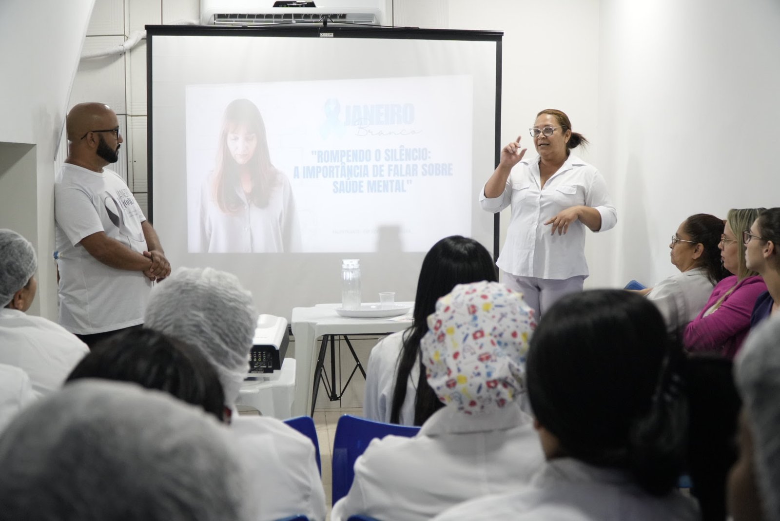 Orientação sobre saúde mental para funcionários do HCCOR