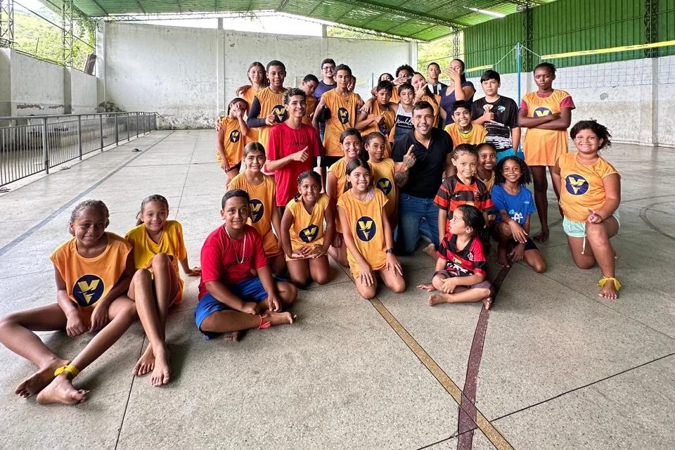 Programa Viva Vôlei oferece oportunidades para crianças em Rio Bonito