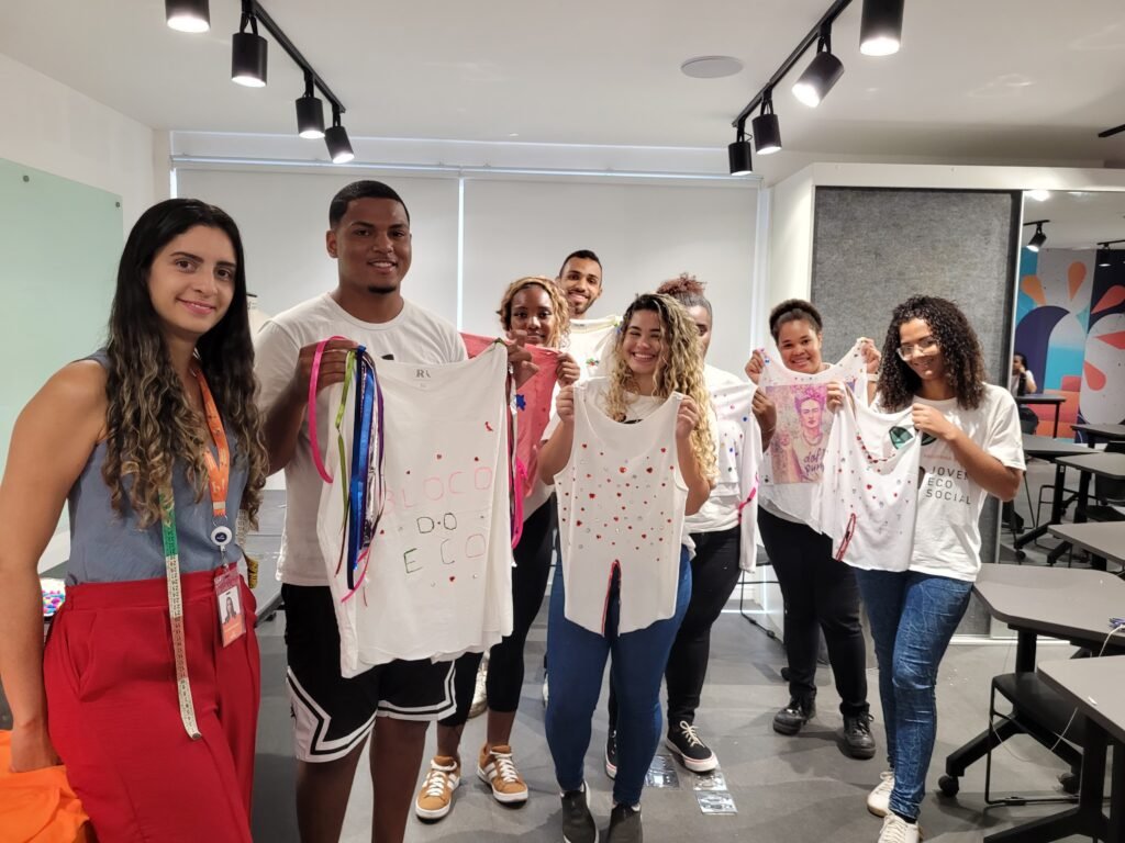 Jovens do Programa Niterói Jovem EcoSocial participam do CarnaEco com oficinas de Empreendedorismo