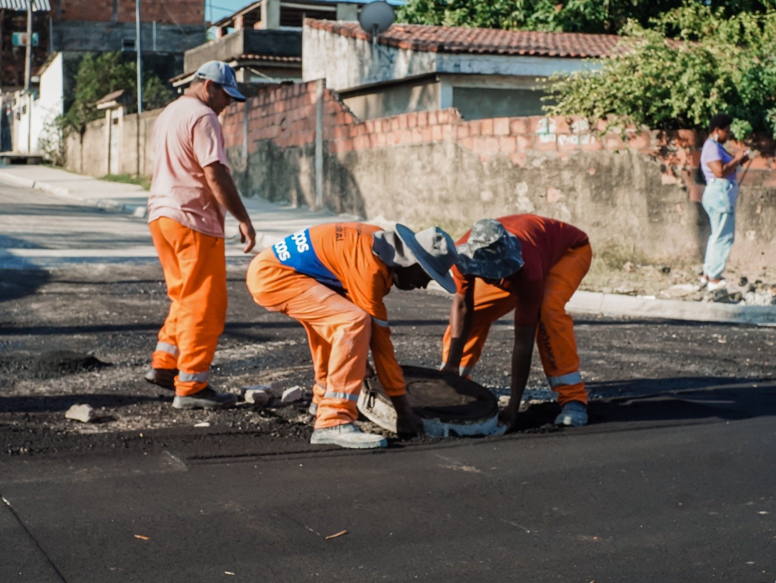 Prefeitura de Itaboraí realiza obras de pavimentação em 15 ruas do bairro Jardim Planalto