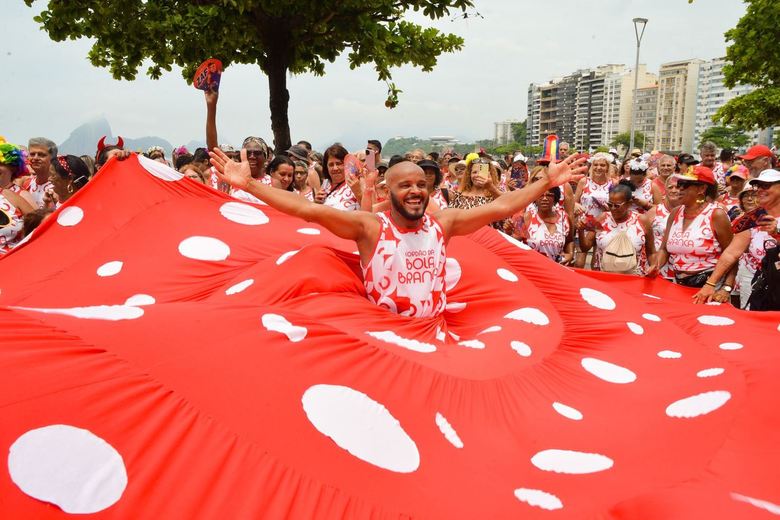 Bola Branca faz seu grito de Carnaval na quinta 13