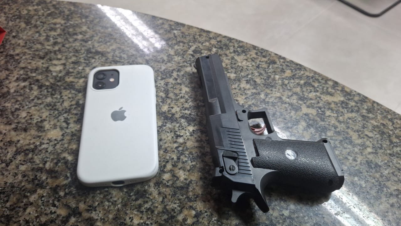 Ladrão com arma de brinquedo rouba celular no Centro de SG, mas acaba preso