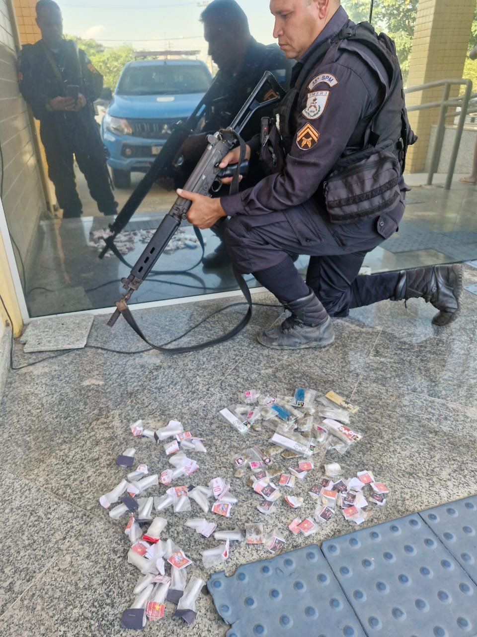 35º BPM prende acusado de tráfico no Rio Vermelho, em Rio Bonito