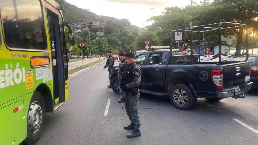 Morro do Preventório continua ocupado pela PM após megaoperação