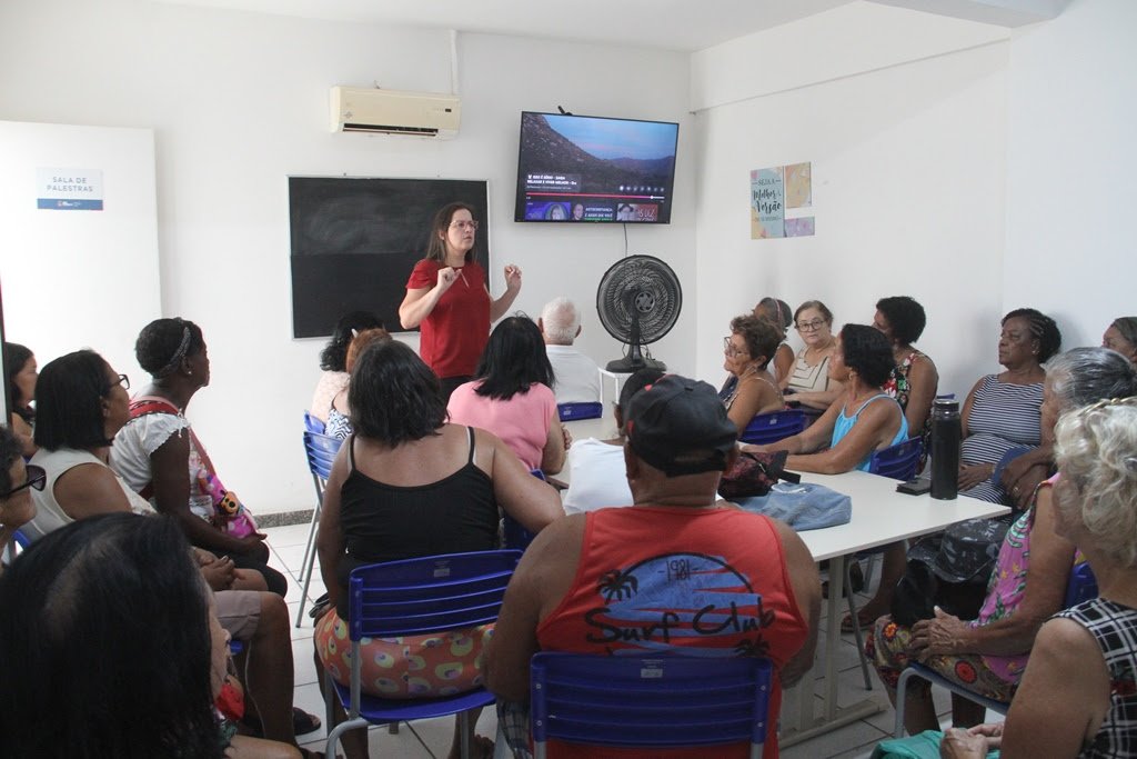 Centro de referência para idosos realiza recadastramento de inscritos