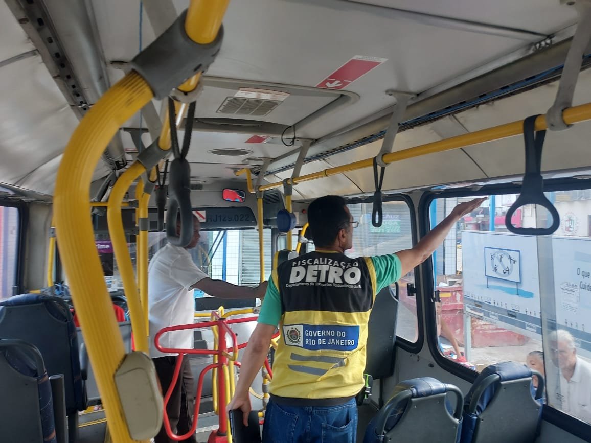 Detro-RJ autua ônibus intermunicipais por falhas na refrigeração