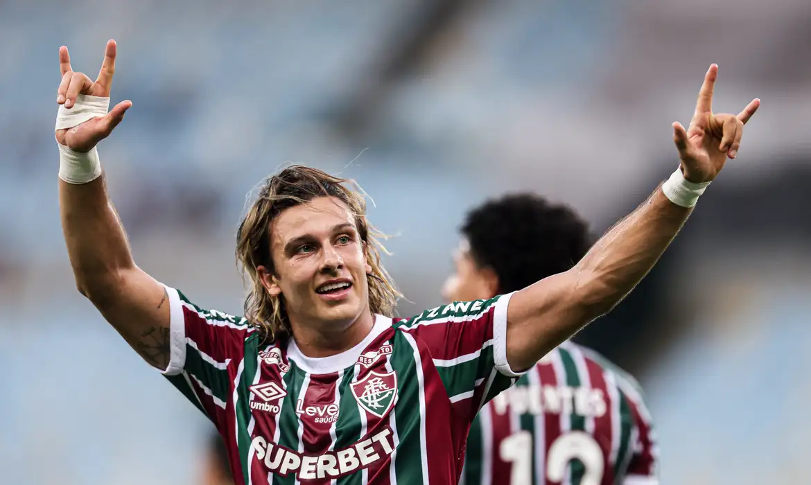 Fluminense goleia e se aproxima da decisão do Campeonato Carioca