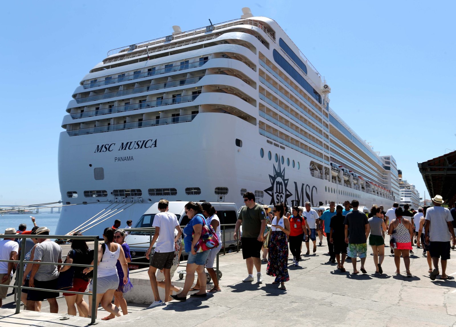 Governo do Rio comemora marca histórica de meio milhão de turistas internacionais em dois meses