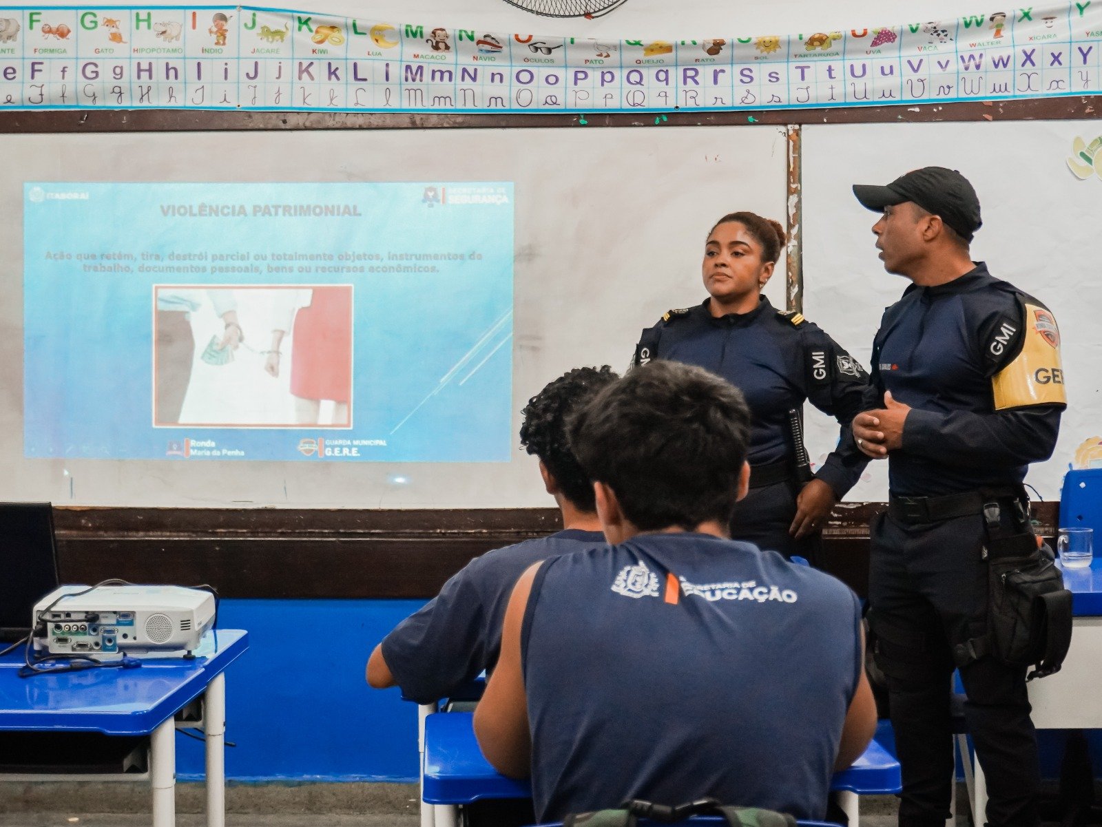 Semana Escolar de Combate à Violência contra a Mulher conscientiza adolescentes em Itaboraí