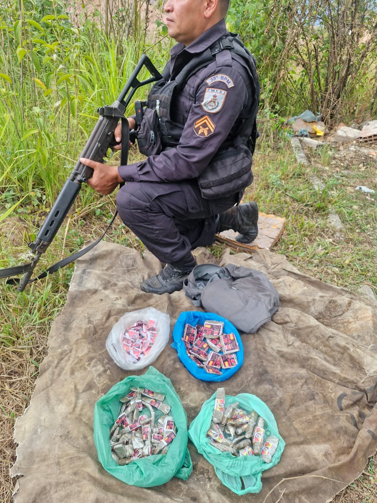 Morador da Comunidade da Mangueira, em Rio Bonito, denuncia tráfico de drogas