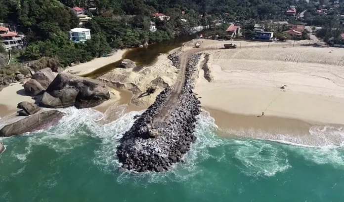 Justiça obtém paralisação de obra na Praia do Recanto, em Itaipuaçu, por risco de dano ambiental