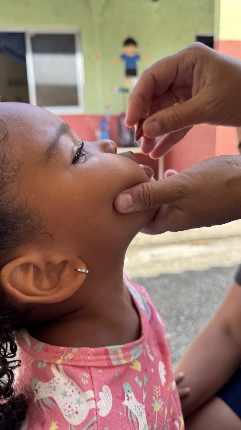 Parceria entre as Secretarias de Saúde e Educação amplia oferta de Vitamina A para as crianças gonçalenses