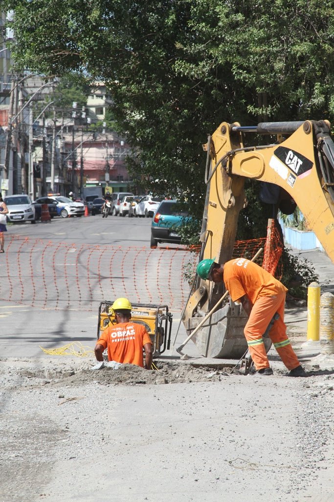 Obras de macrodrenagem na Avenida Paula Lemos seguem a todo vapor