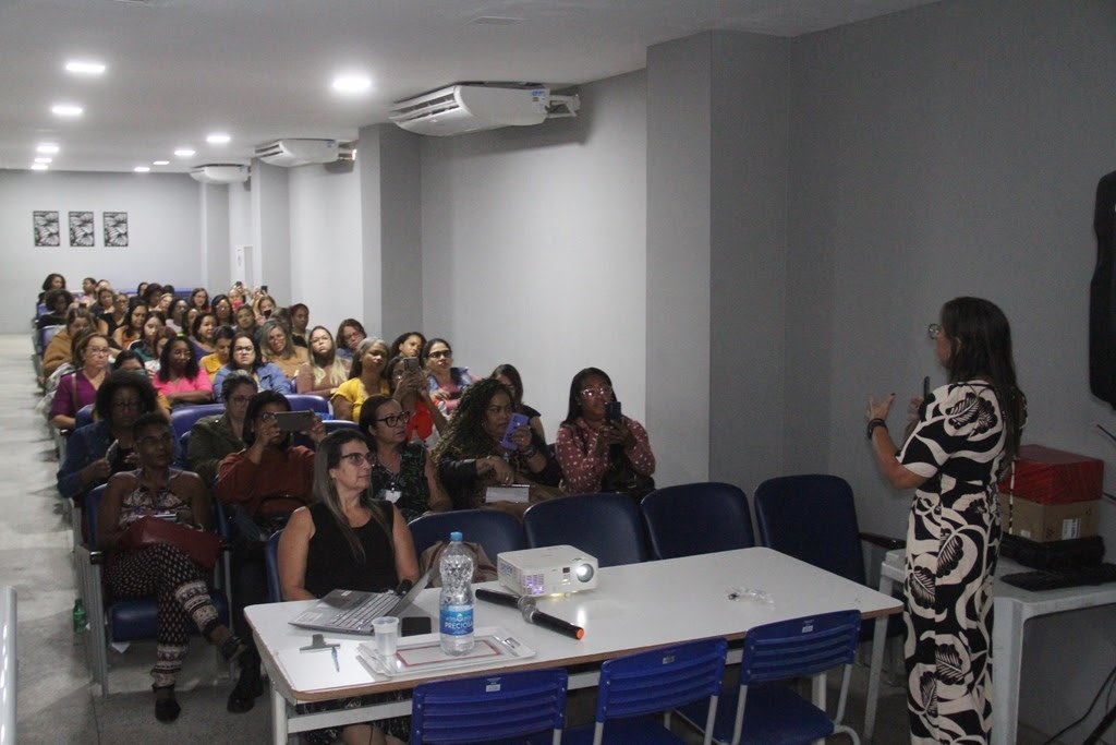 Secretaria de Educação faz capacitação para professores de apoio