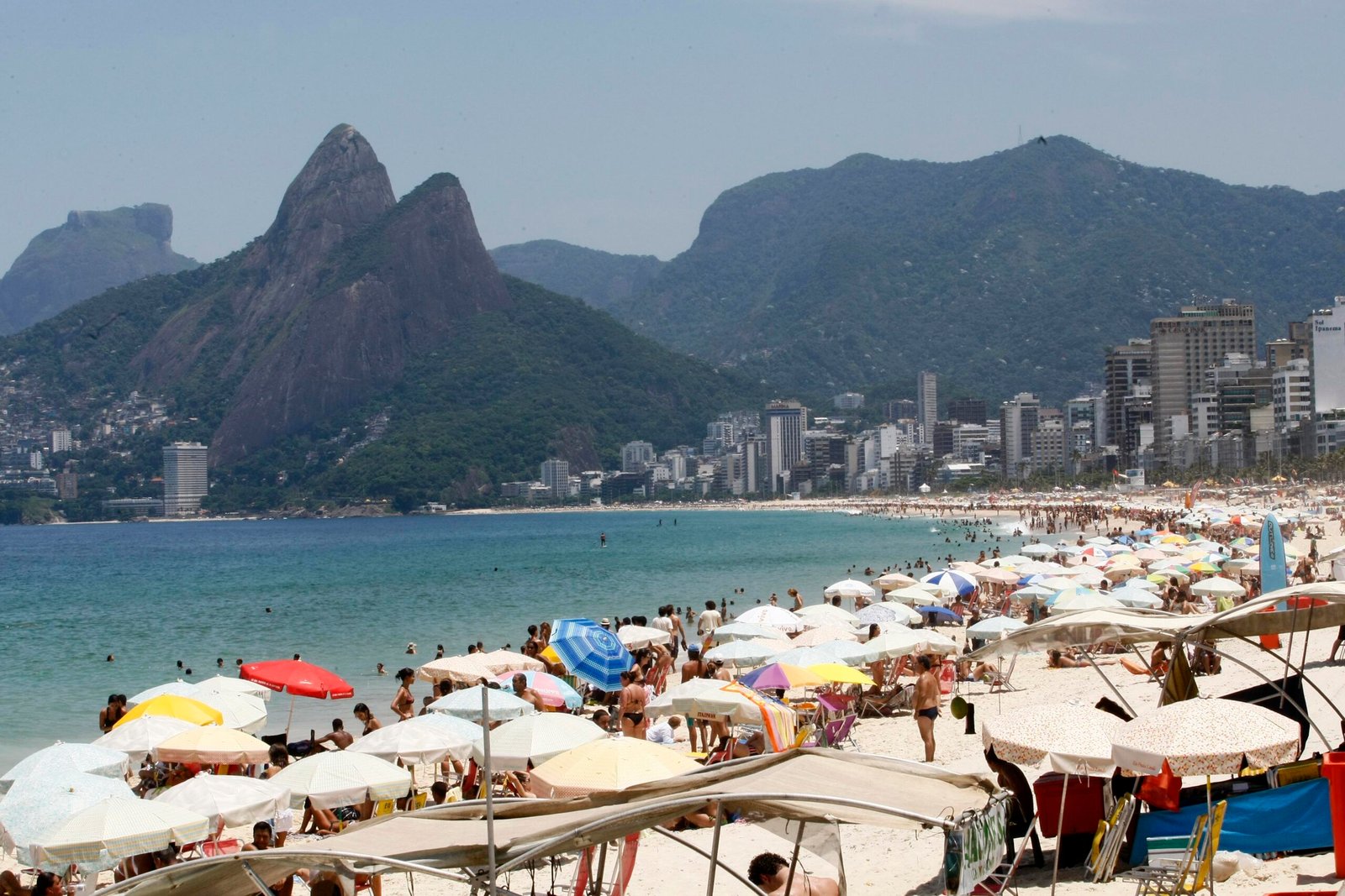 RJ recebe 900 mil turistas internacionais em 4 meses e atinge metade da meta para 2025