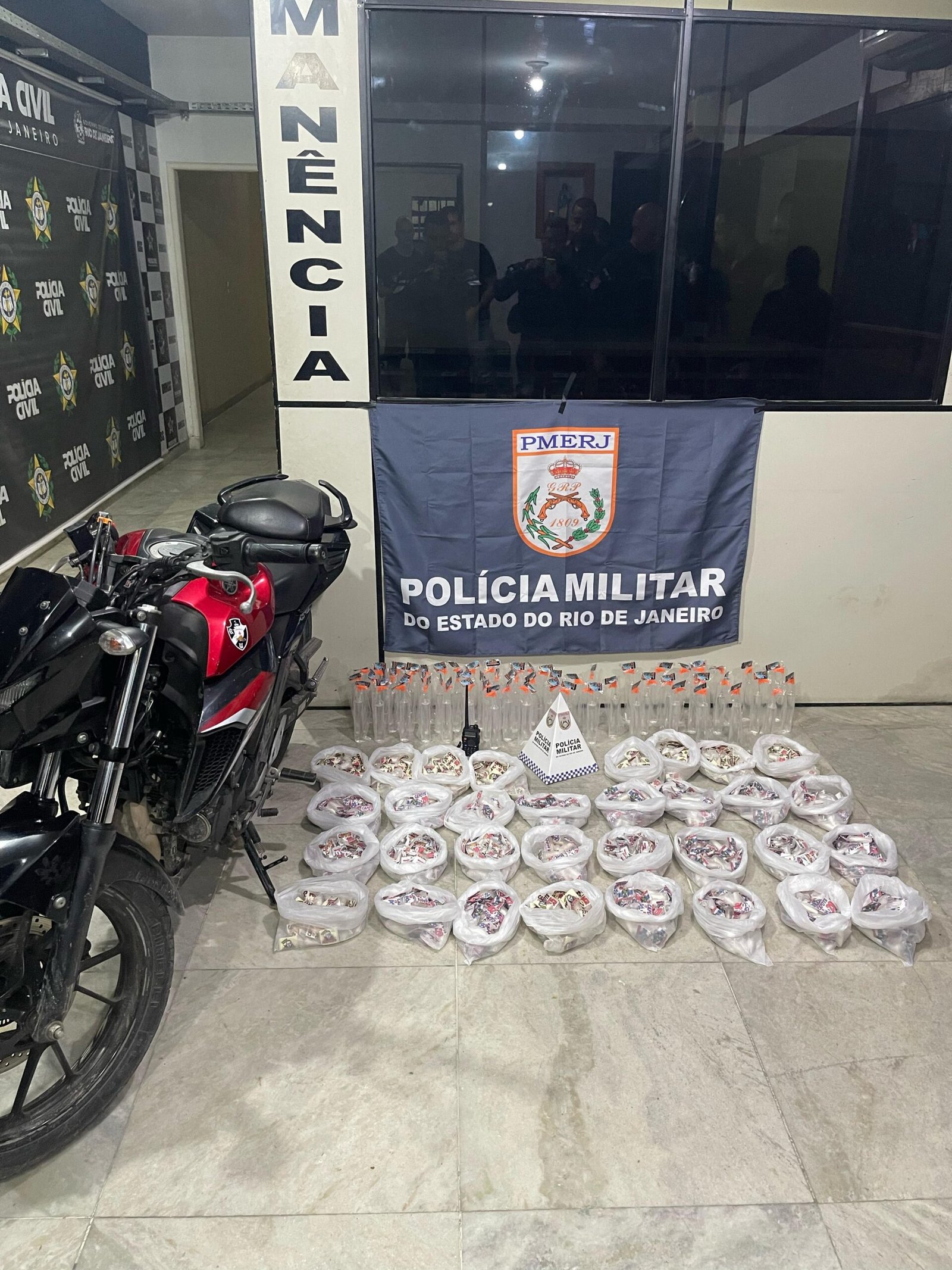 7º BPM prende criminoso com drogas e motocicleta roubada no bairro Capote