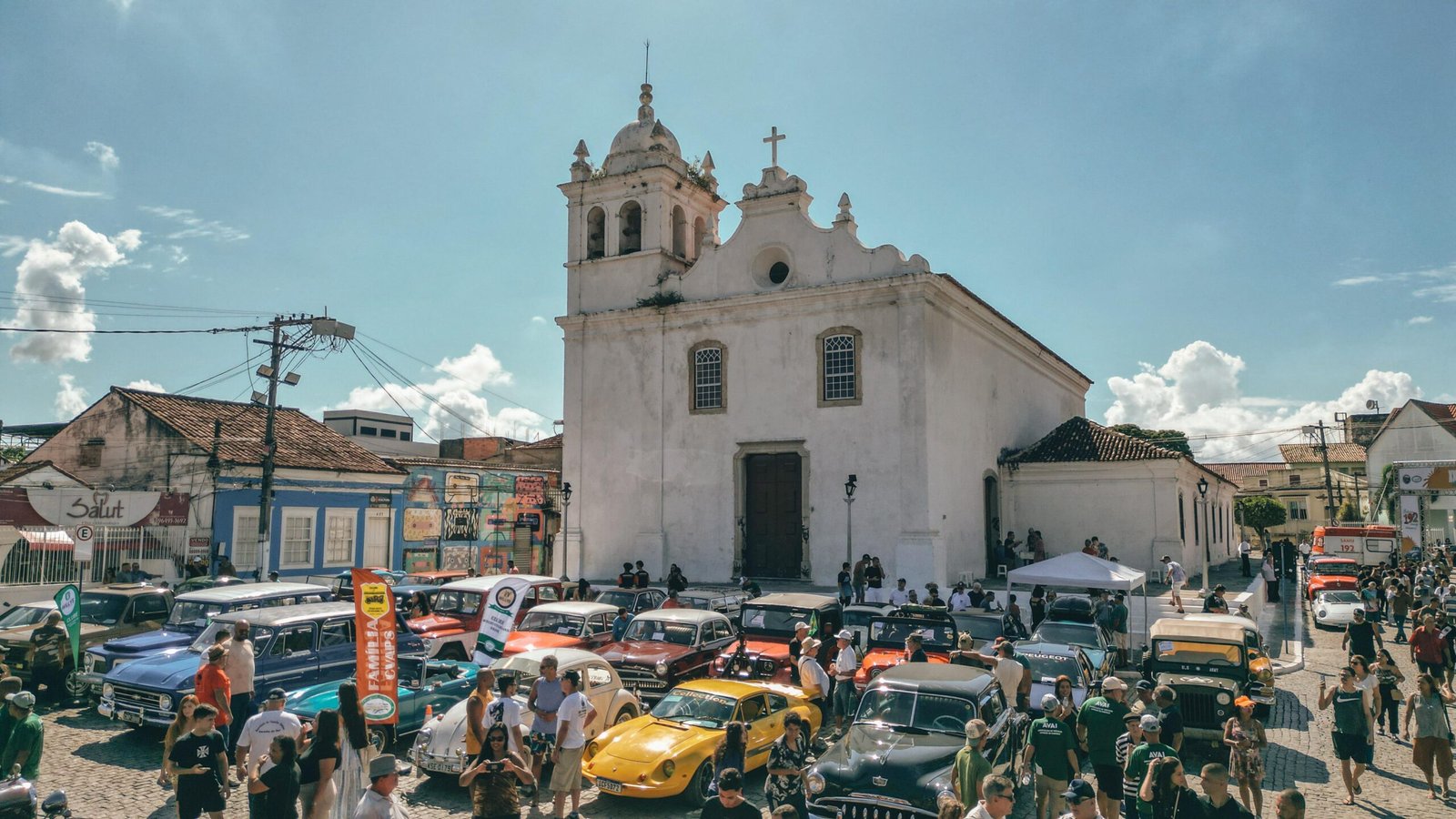 Itaboraí 192 anos: 22º Encontro de Veículos Antigos reúne centenas de apaixonados por automobilismo no Centro da cidade