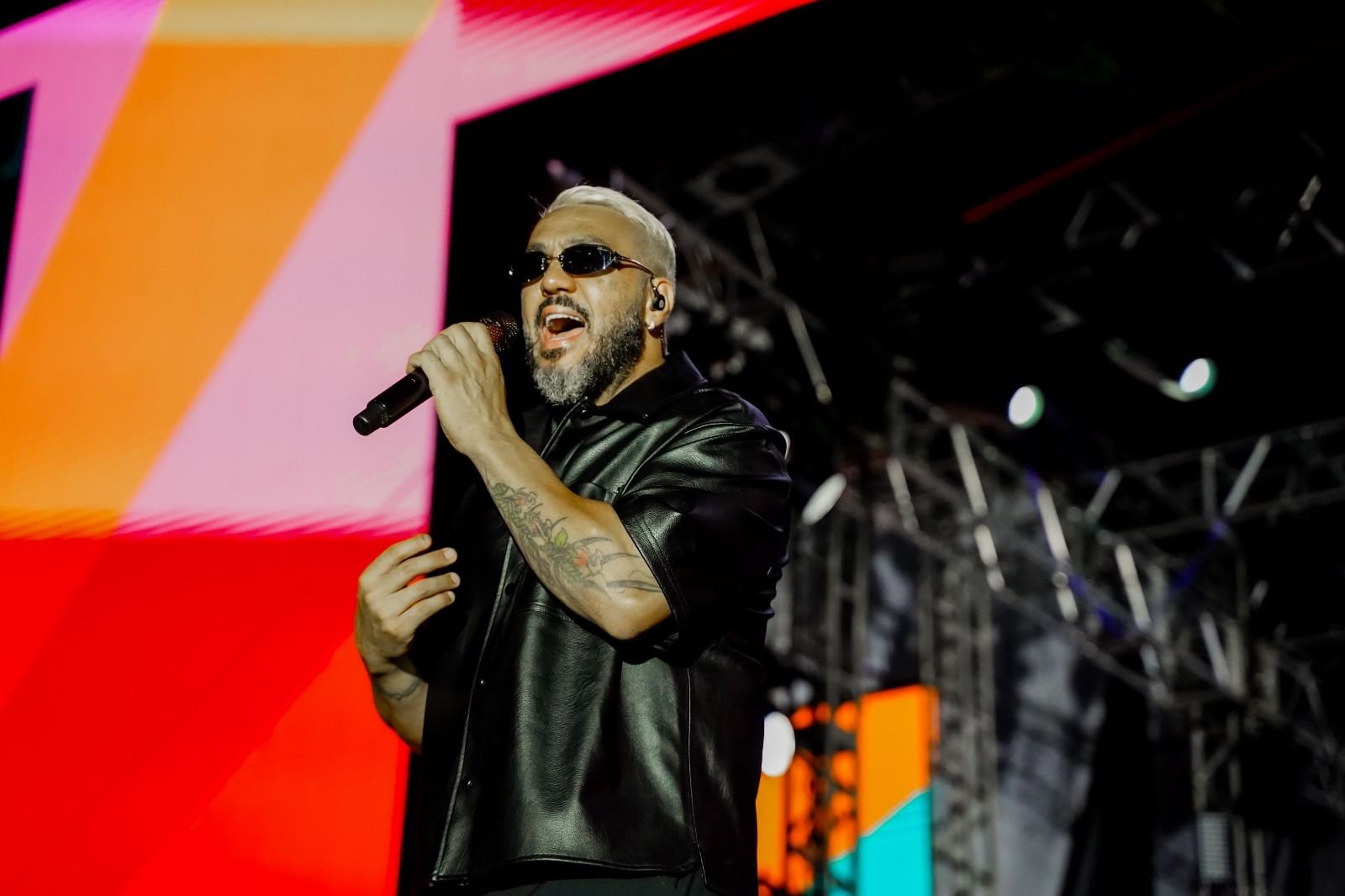 Itaboraí 192 anos: com show de Belo cidade encerra festividade transmitindo amor e pertencimento à população
