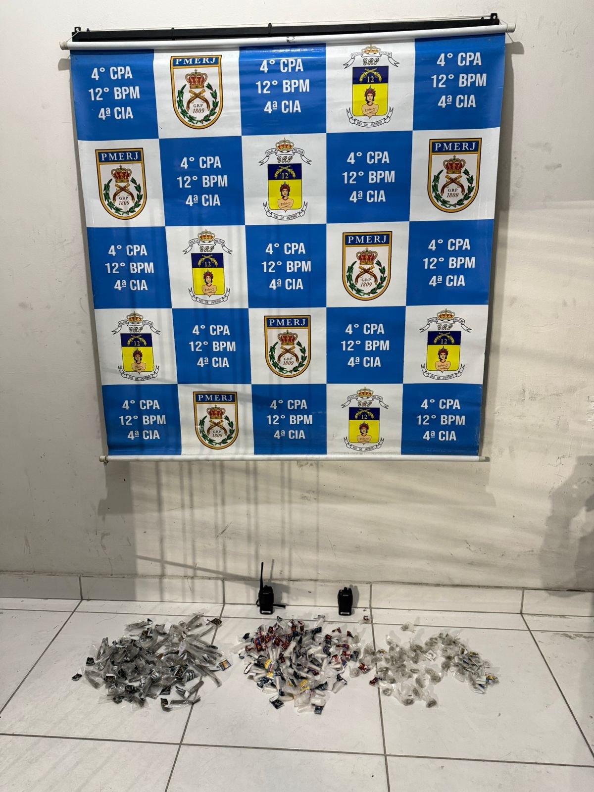 Três são presos por tráfico de drogas na Grota, na Zona Sul de Niterói; Vídeo