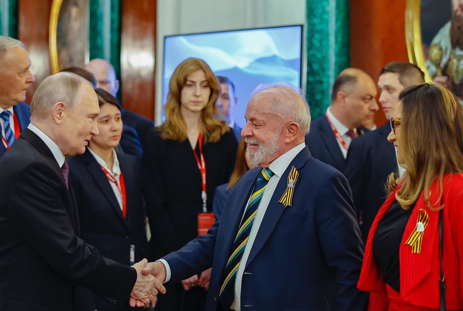 Na Rússia, Lula celebra 80 anos da vitória contra o nazismo