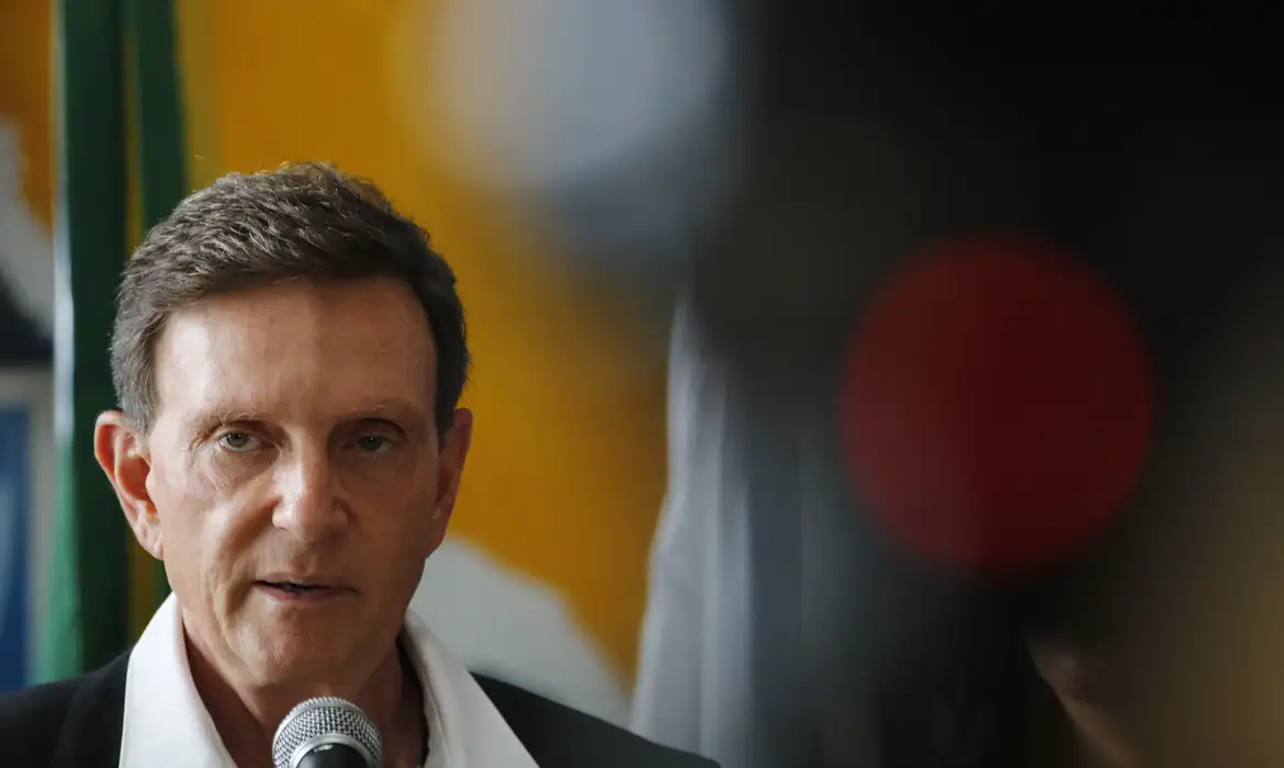 Justiça do RJ bloqueia bens de Crivella por improbidade administrativa