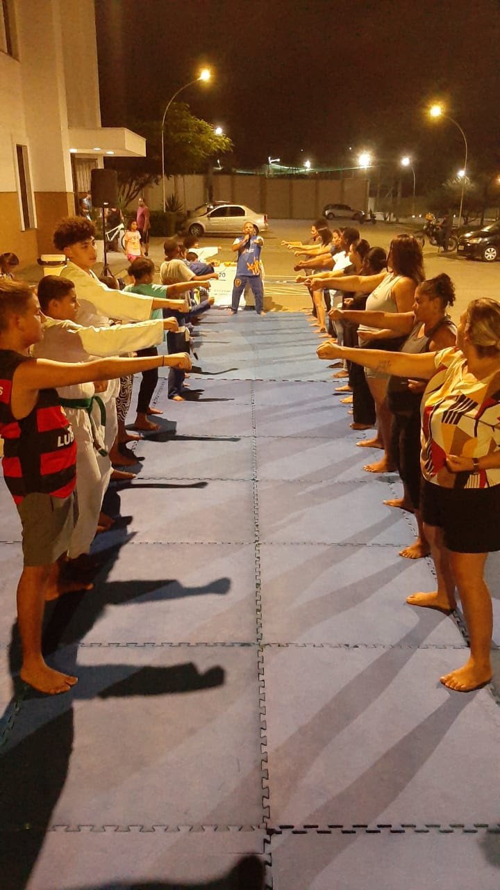 Em São Gonçalo, alunos de Jiu-jitsu têm aula especial de Dia das Mães