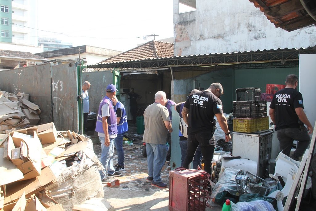 Ordem Pública de São Gonçalo interdita três ferros-velhos e pontos de reciclagem