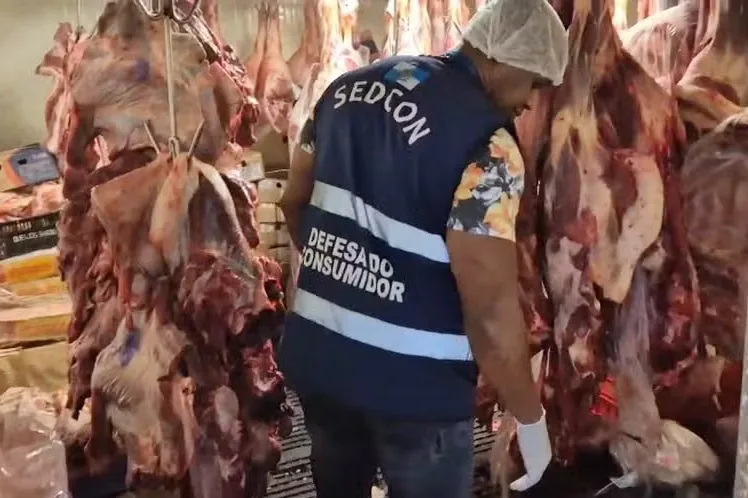 Açougue em Niterói vendia alimentos vencidos e sem validade; Vídeo