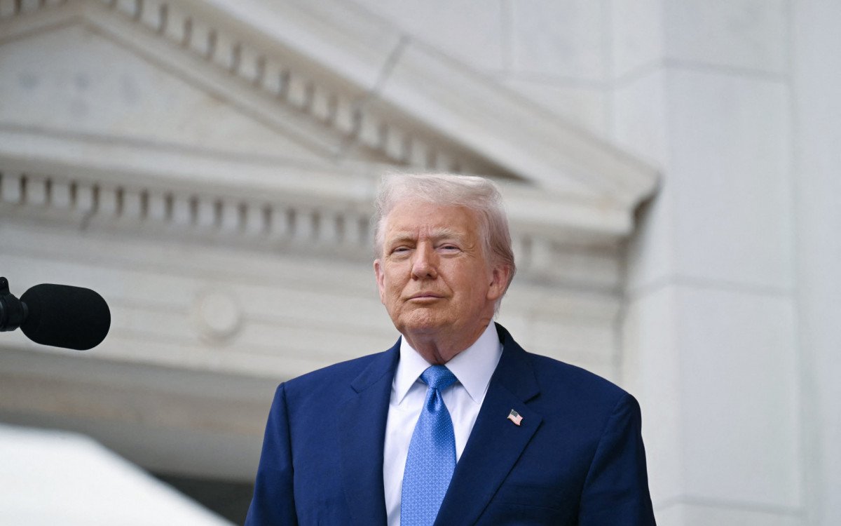 Trump publica decreto que proíbe entrada de estudantes estrangeiros admitidos em Harvard