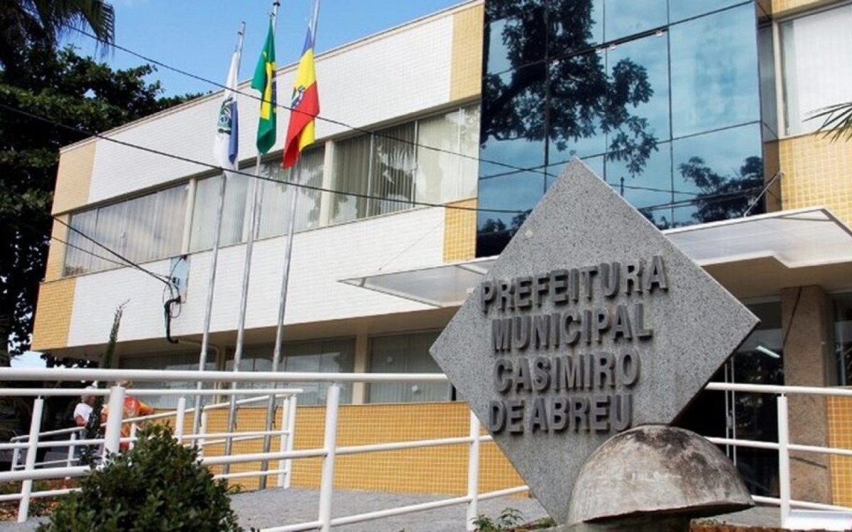 Prefeito de Casimiro de Abreu, vice e secretários viram réus por improbidade administrativa