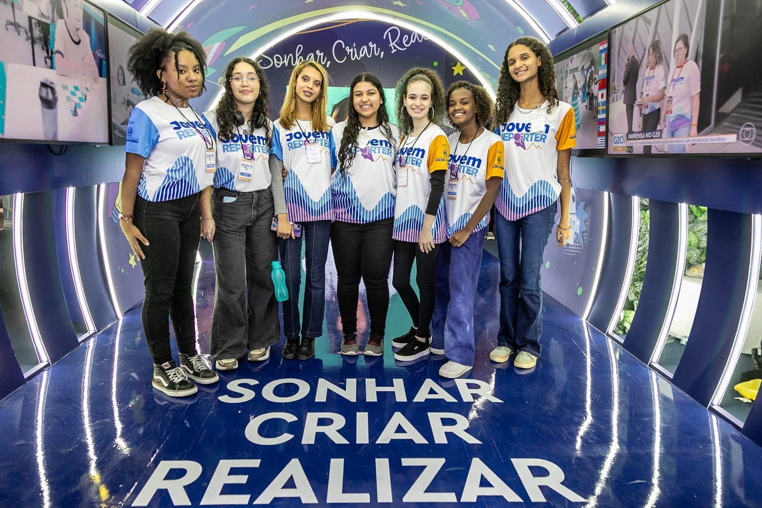 Jovem Repórter: estudantes da rede estadual fazem a cobertura jornalística da Bienal do Livro