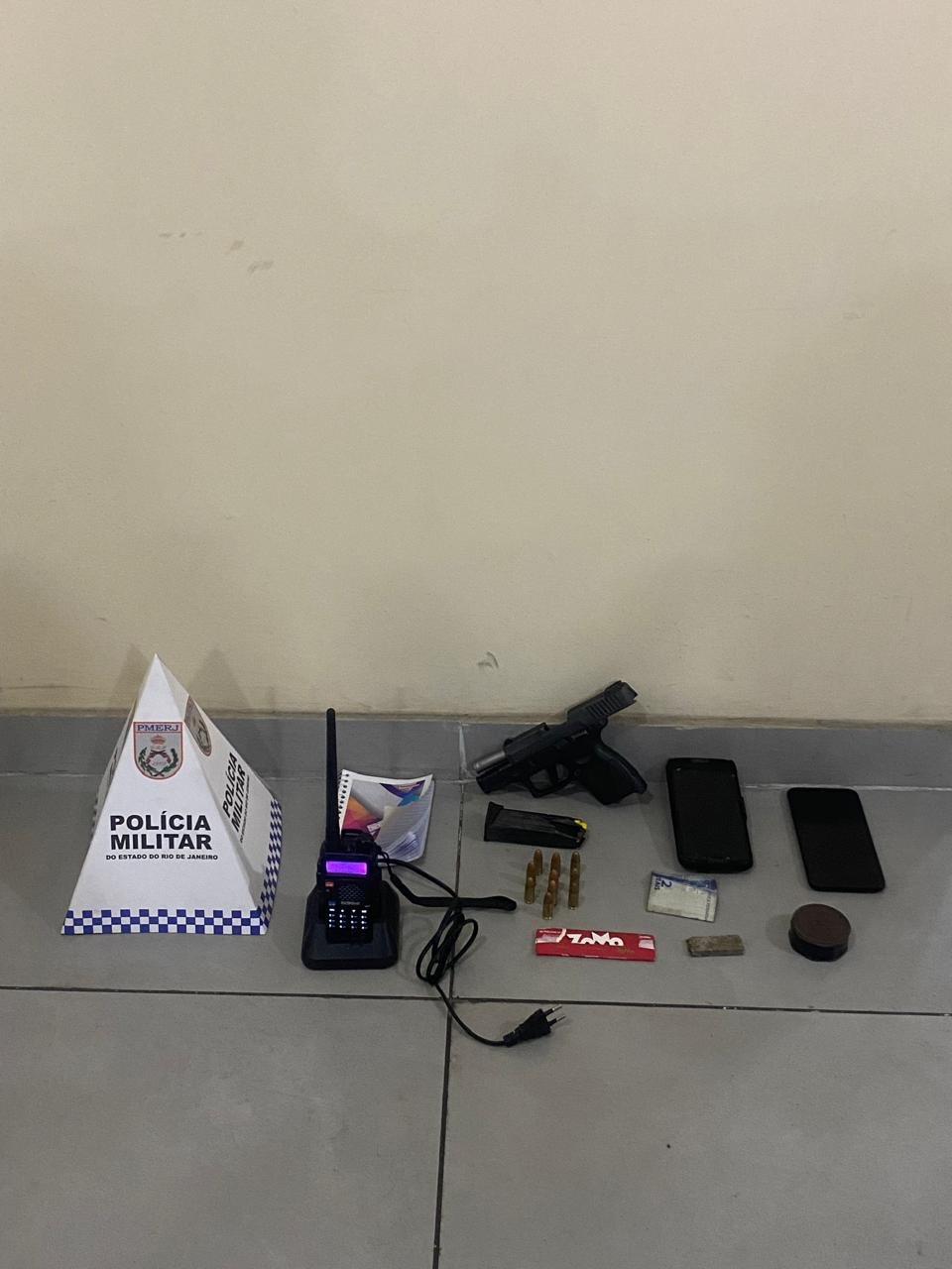 7ºBPM captura dupla e apreende uma arma de fogo durante trabalho de retirada de barricadas no Monjolos