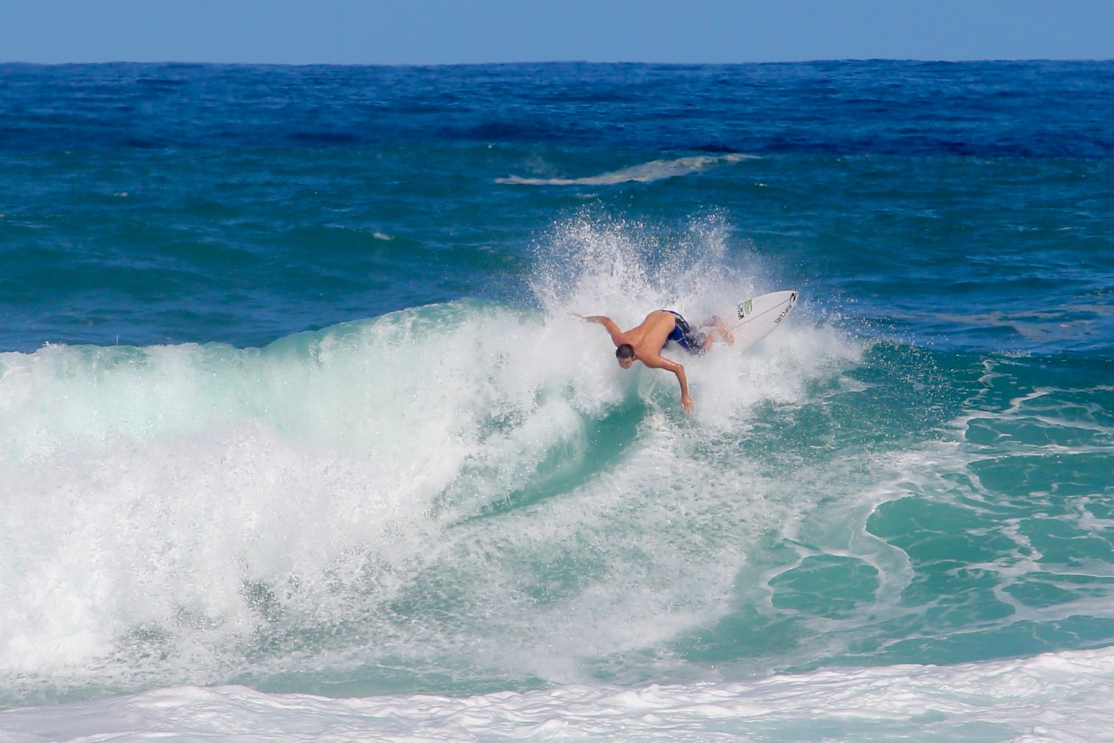 Mundial de Surfe em Saquarema aquece a economia e fortalece o turismo com o apoio do Governo do Estado