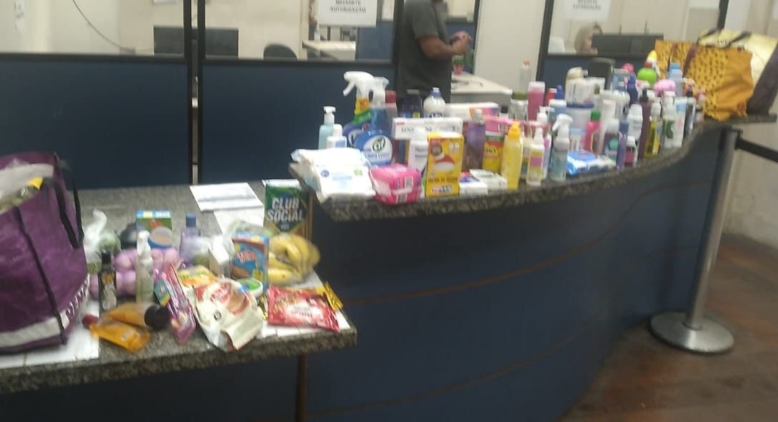 Mulher é presa após furtar quase R$ 3 mil em itens de supermercado no Centro de Niterói