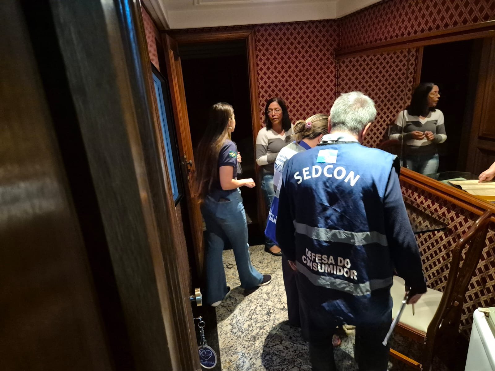 Governo do Estado autua motéis e restaurantes em operação com foco no Dia dos Namorados