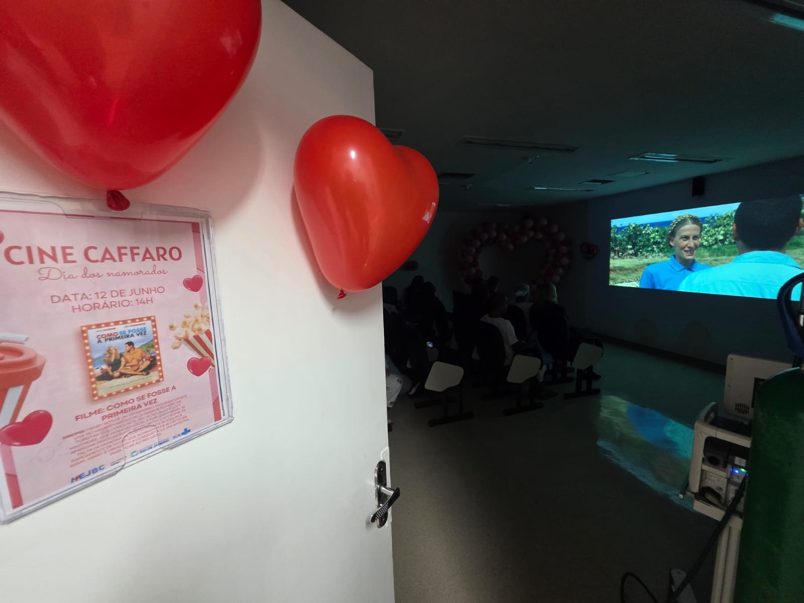 No Dia dos Namorados, Hospital Estadual João Batista Cáffaro promove sessão especial de cinema para pacientes e seus companheiros