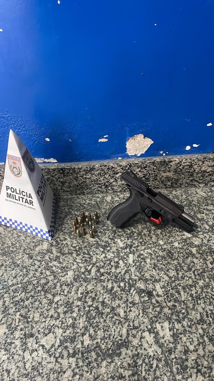 Perseguição e apreensão de arma durante retirada de barricada no Jardim Catarina