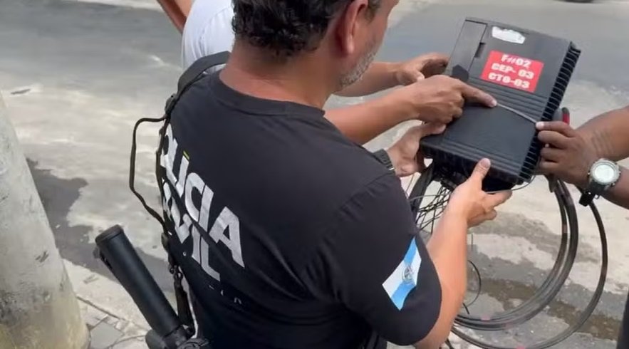 Polícia Civil realiza operação contra monopólio ilegal de internet por facção criminosa