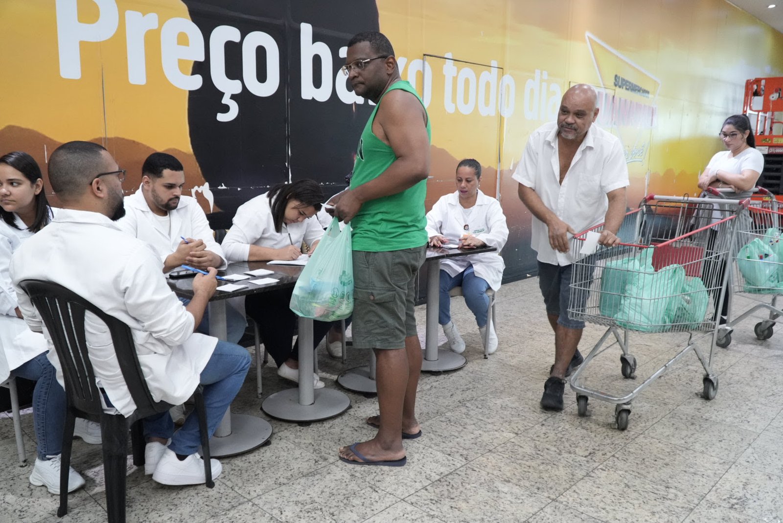 Saúde de São Gonçalo estimula vacinação contra gripe e covid-19 em locais de grande movimentação