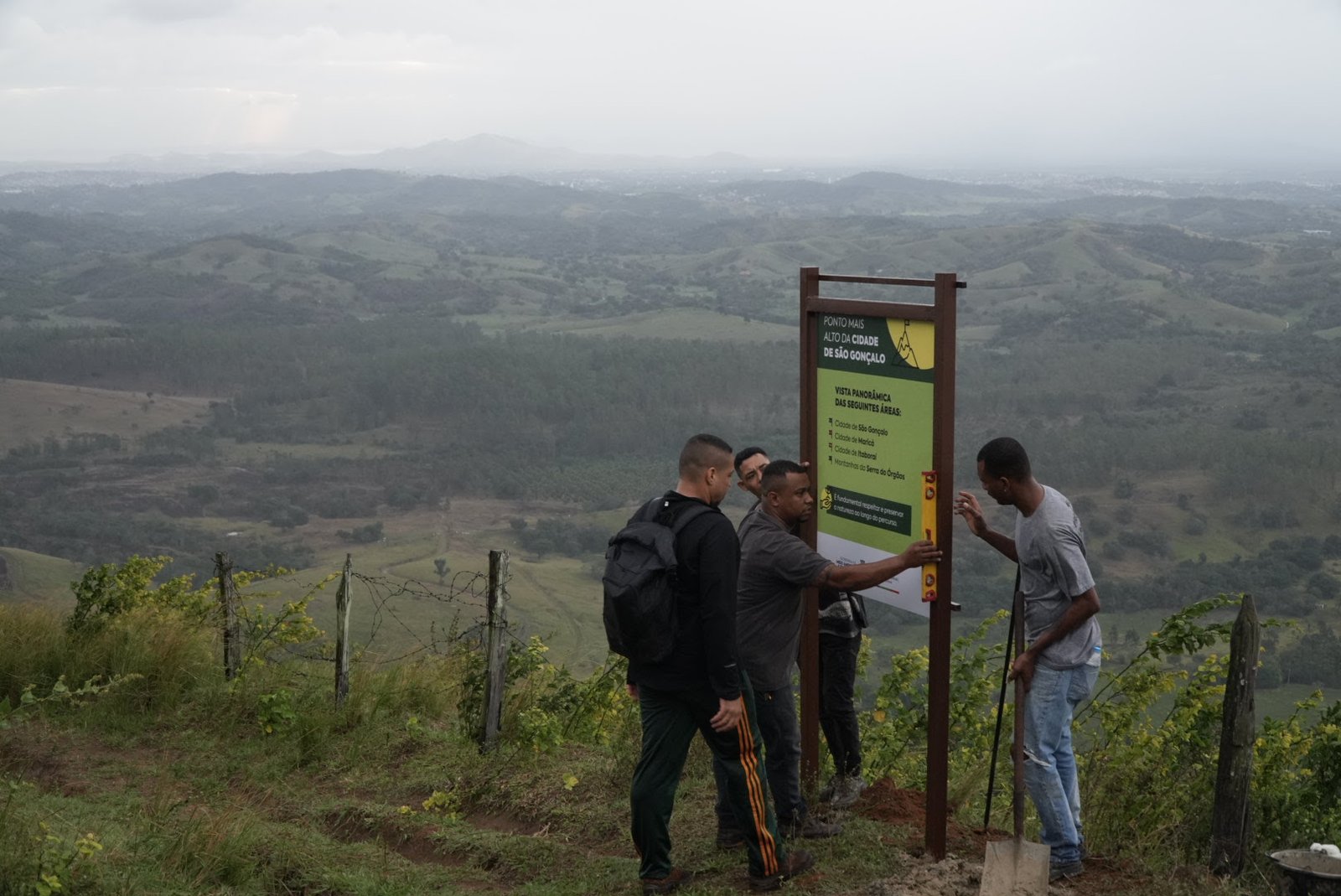 Turistas ganham placas de sinalização no Alto do Gaia instaladas pela Prefeitura