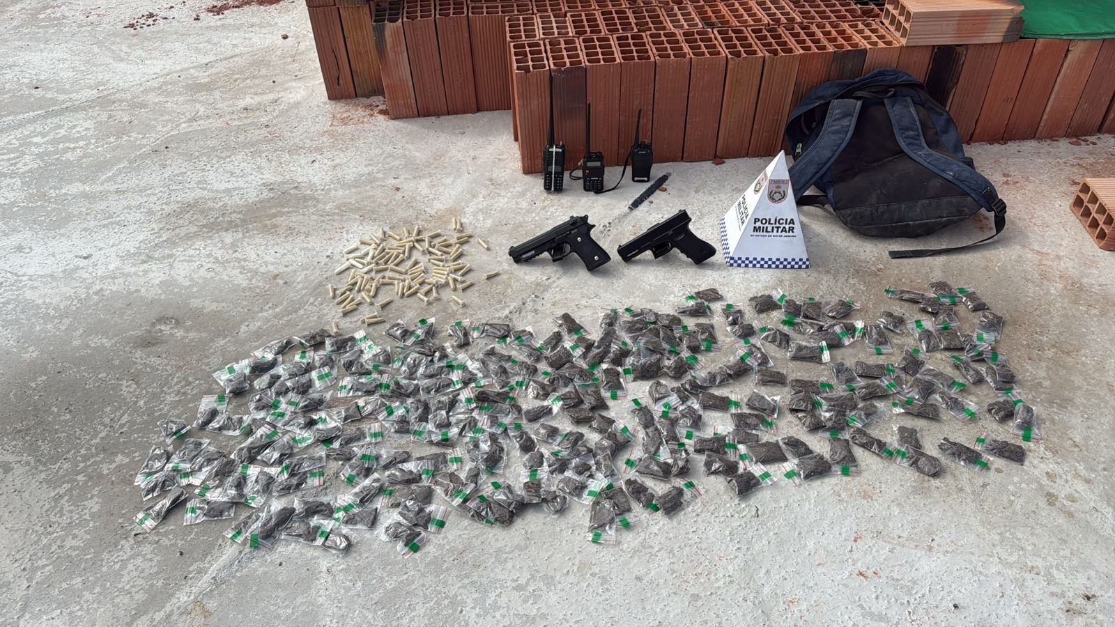 12º BPM apreende drogas com traficante no Eldorado em Maricá
