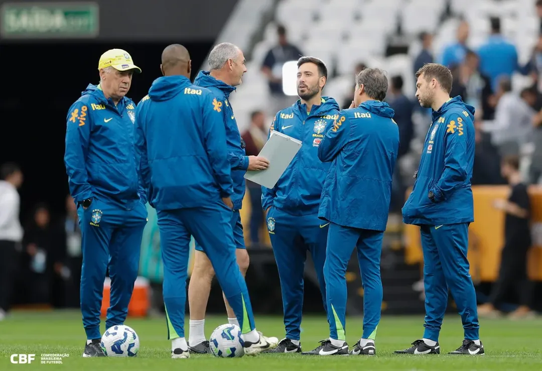 Botafogo acerta a contratação de Davide Ancelotti para o cargo de treinador
