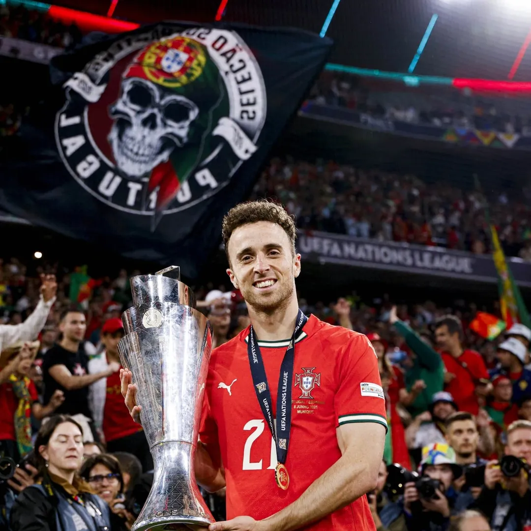 Diogo Jota, atacante do Liverpool, morre em acidente de carro